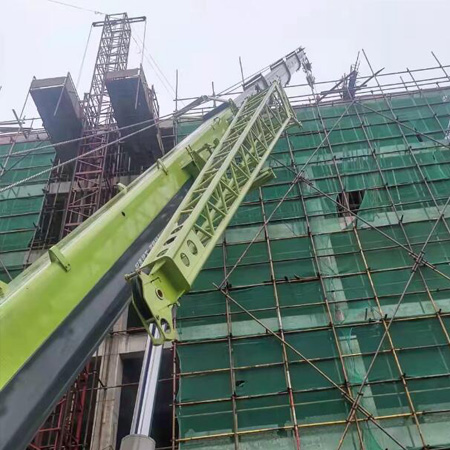 50噸吊車出租建筑工地鋼筋吊裝上樓